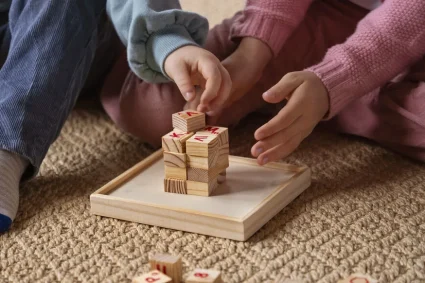 Les avantages des jeux Montessori : encourager l’apprentissage par la création