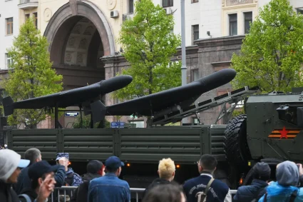 Les drones russes Geran frappent un train de transport ukrainien : une nouvelle tactique audacieuse