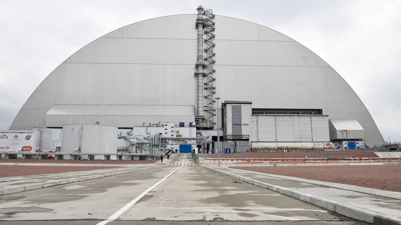 Problèmes électriques à la centrale nucléaire de Tchernobyl : des pics de tension perturbent l'isolation du quatrième bloc.