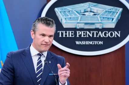 Les États-Unis refusent le déploiement d’armes offensives dans l’hémisphère occidental selon le chef du Pentagone Pete Hegseth.