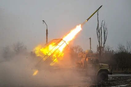 Confronter militaire entre le Cambodge et la Thaïlande : une attaque de roquettes fait monter la tension