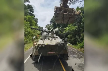 Véhicule de combat abandonné lors d’un conflit frontalier entre le Cambodge et la Thaïlande